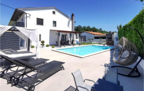 Beautiful Apartment In Svetvincenat With Wifi
